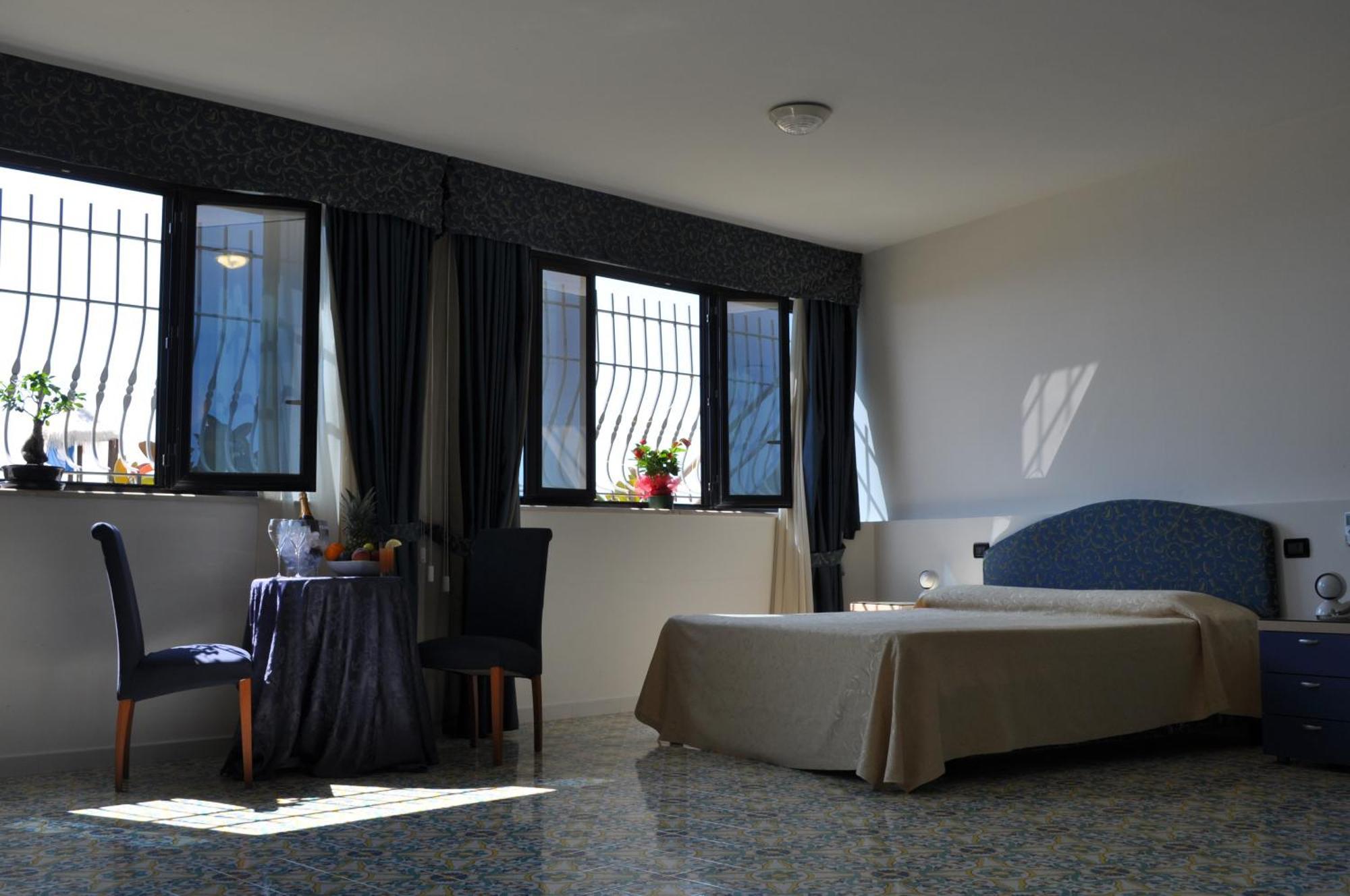 Hotel La Playa 스펠론가 외부 사진