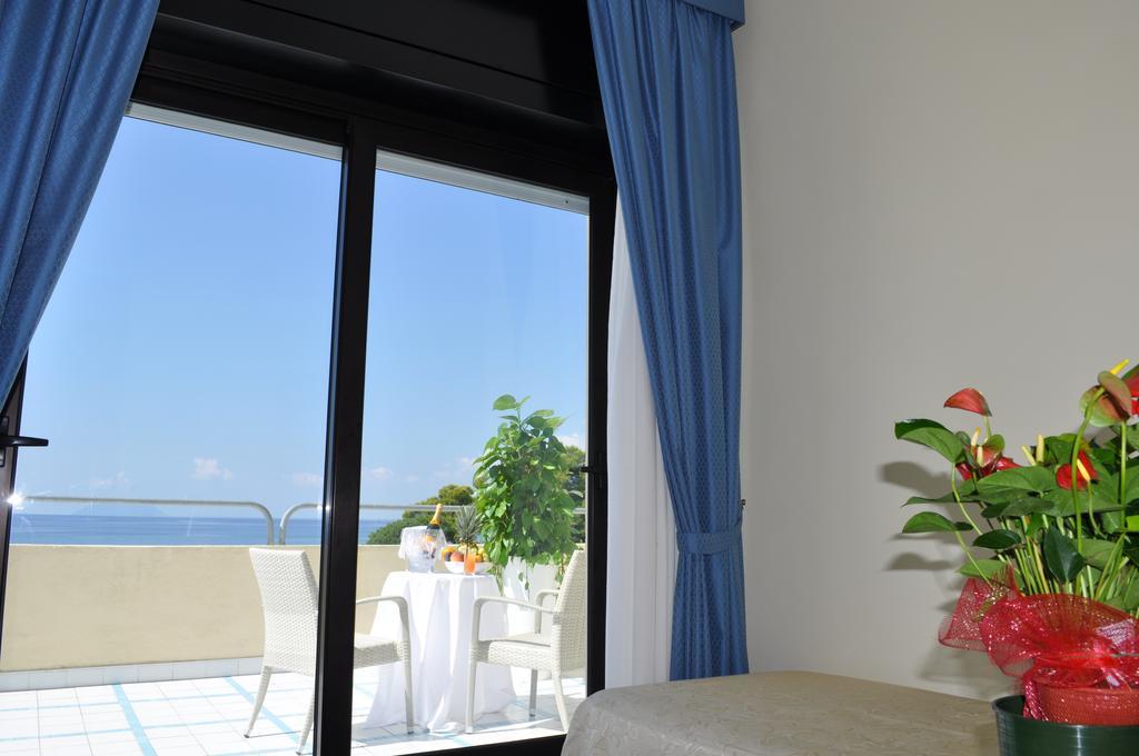 Hotel La Playa 스펠론가 외부 사진